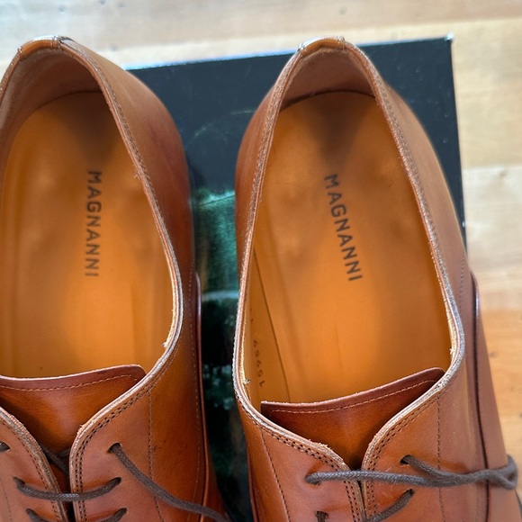 Magnanni Men's Rich Brown Oxfords - Picture 2 of 8
